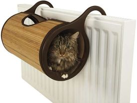 U tepla a přitom ve skrýši, tak se bude cítit kočka v Bamboo Cat Radiator Bed.