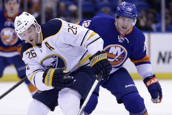 Aktuální hvězda NHL - útočník Buffala Thomas Vanek (vlevo).