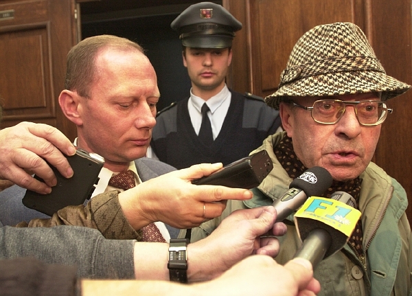 Bývalý komunistický prokurátor byl souzen za vraždu generála Heliodora Píky. V roce 2002 byl osvobozen. 