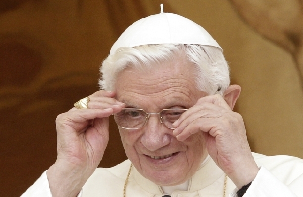 Benedikt XVI. hází ručník do ringu.