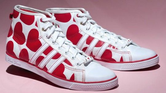 Adidas Nizza v designu vhodném pro zamilované jsou teď v kursu.