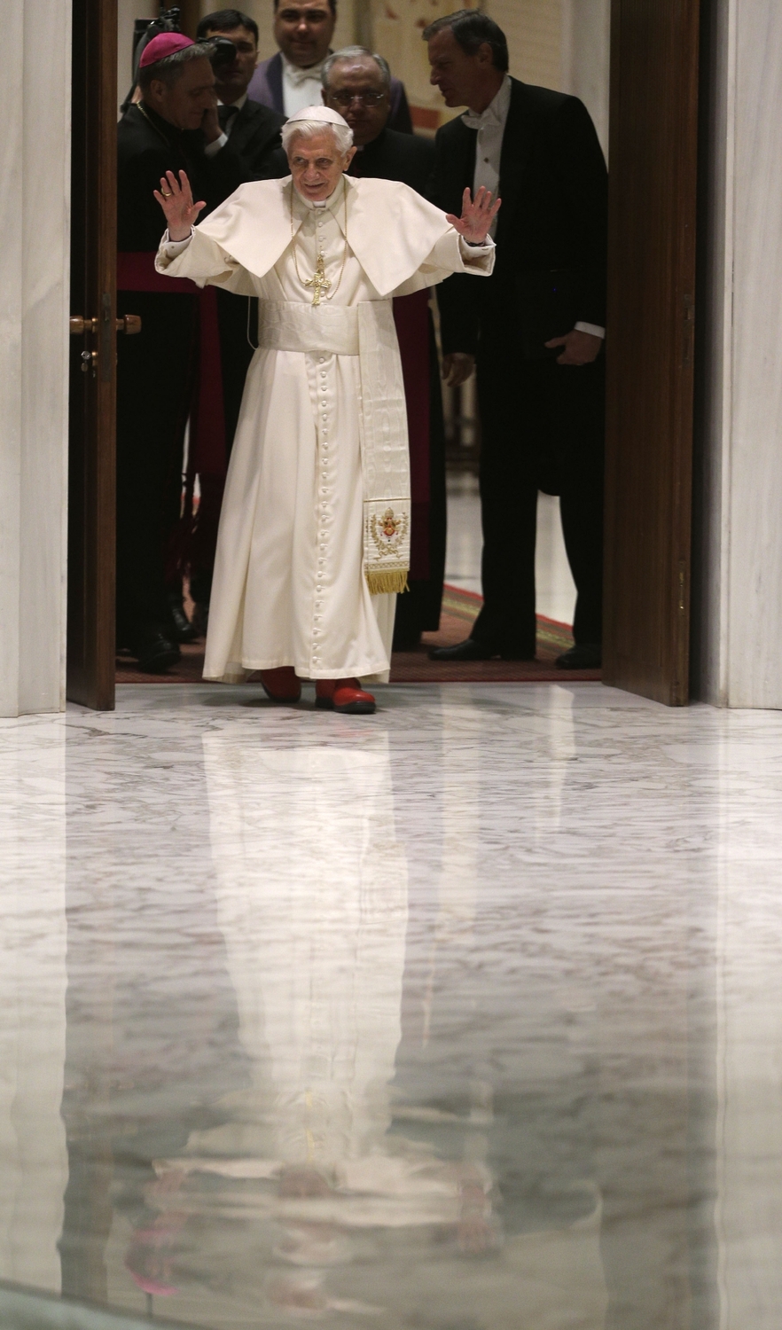 Papež Benedikt XVI. se poprvé od pondělního překvapivého oznámení své rezignace objevil na veřejnosti.