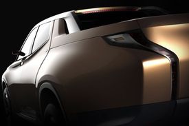 Debut zažije také sportovní pick-up s hybridním pohonem. 