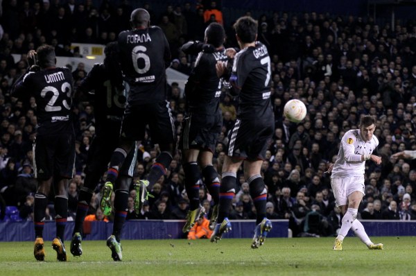 Velšan Gareth Bale je oporou londýnského Tottenhamu. Velšan Gareth Bale je oporou londýnského Tottenhamu.
