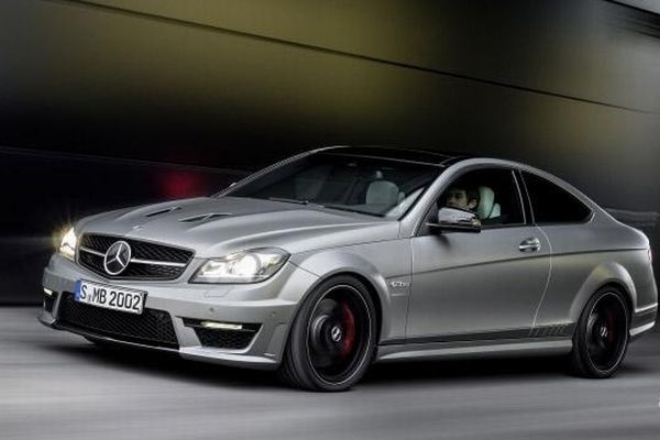 C 63 AMG a jeho 507 koní pod kapotou.
