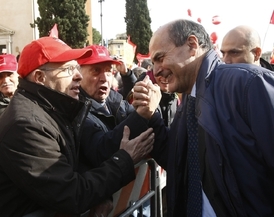 Bersani mezi svými příznivci.