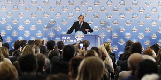Nezničitelný expremiér Berlusconi.