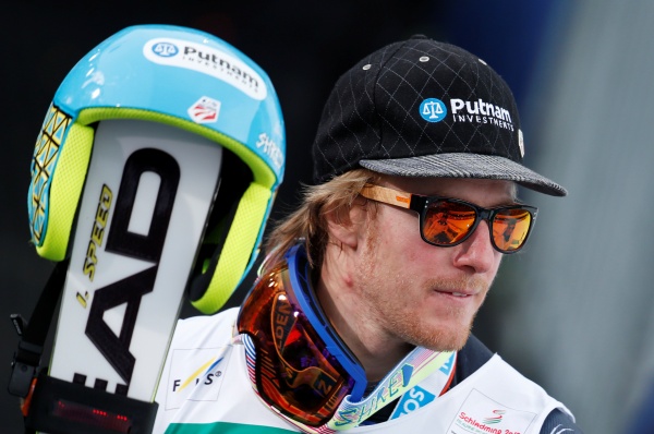 Američan Ted Ligety si v obřím slalomu dojel pro třetí zlatou medaili ve Schladmingu a jako první lyžař po 45 letech dokázal ovládnout tři závody na jednom mistrovství světa.