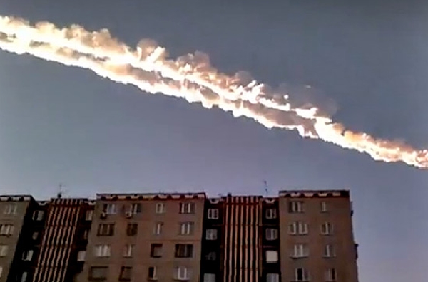 Na řídce osídlené oblasti ruského Uralu dopadl roj meteoritů v pátek ráno. 