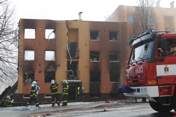 Dva lidé zahynuli při výbuchu plynu v panelovém domě ve Frenštátě pod Radhoštěm.