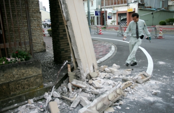 Město Išinomaki v severovýchodním Japonsku po zásahu zemětřesení v roce 2005.