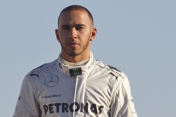 Lewis Hamilton porazil Sebastiana Vettela.