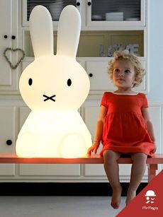 Miffy je postava z pohádek holandského ilustrátora Dicka Bruna.