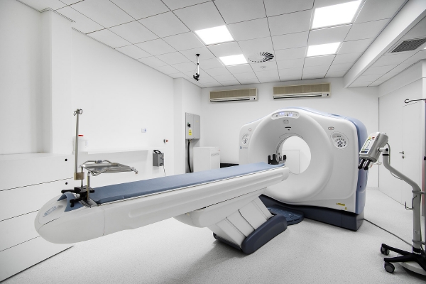 CT scan v pražském protonovém centru.