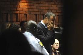Oscar Pistorius u soudu v Pretorii.