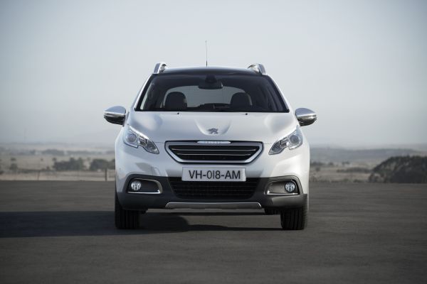 Městský crossover Peugeot 2008 má dynamický vzhled. Městský crossover Peugeot 2008 má dynamický vzhled.