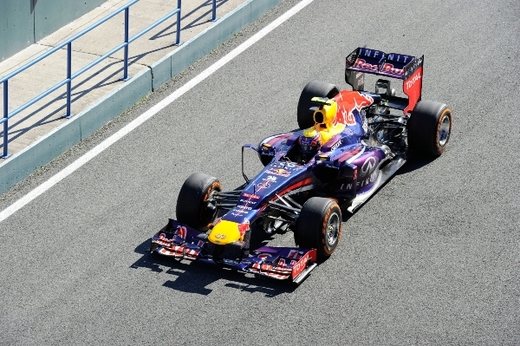 Sebastian Vettel v novém monopostu stáje Red Bull (Foto: ČTK/DPA/Thomas Melzer).