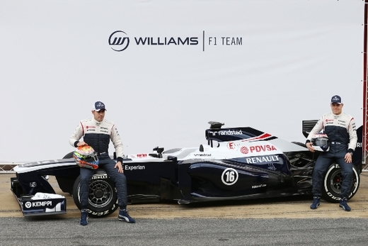 Takto vypadá nový monopost stáje Williams. Vlevo pilot Pastor Maldonado se svým finským kolegou Valtterim Bottasem (ČTK/PA/XPB Images)