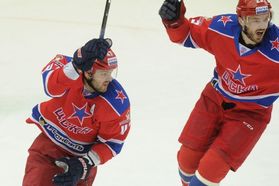 Největší hvězda CSKA Radulov(vlevo) s dalším útočníkem Perssonem.