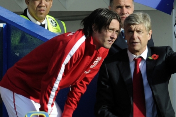 Trenér Arsenalu Arsène Wenger s Tomášem Rosickým. Trenér Arsenalu Arsène Wenger s Tomášem Rosickým.
