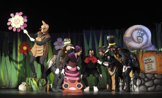 Zleva Brouk Pytlík (Petr Kozák), škvor policajt (Lukáš Masár), Ploštice Ruměnice (Zuzana Bartošová), Ferda Mravenec (Robert Stodůlka), Cvrček (Lenka Lavičková) a škvor policajt (Petr Erlitz).