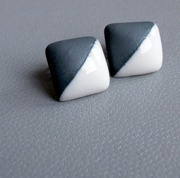 Black and White kombinuje porcelán s barvou.