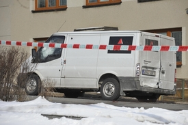Lupiči si podle dostupných informací odnesli až 30 milionů korun. Policie zahájila manévry (ilustrační foto).
