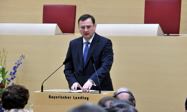 Premiér Petr Nečas při proslovu v bavorském parlamentu.