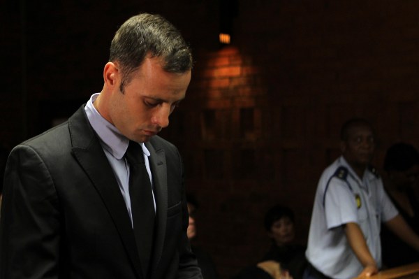 Oscar Pistorius čelí podezření z promyšlené vraždy. Oscar Pistorius čelí podezření z promyšlené vraždy.