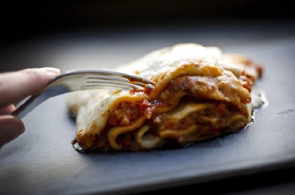 Nedeklarovaná konina byla opět v lasagních (ilustrační foto). Nedeklarovaná konina byla opět v lasagních (ilustrační foto).