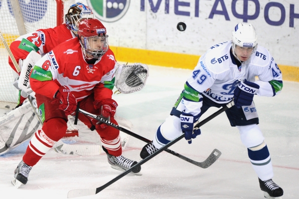 Útočník Dynama Moskva Jakub Petružálek (vpravo). Útočník Dynama Moskva Jakub Petružálek (vpravo).