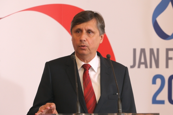 Jan Fischer dluží za kampaň několik milionů.