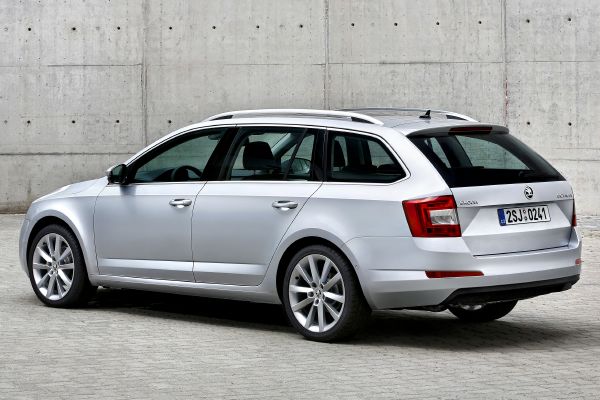 Světovou premiéru bude mít také Škoda Octavia Combi nové generace. Světovou premiéru bude mít také Škoda Octavia Combi nové generace.