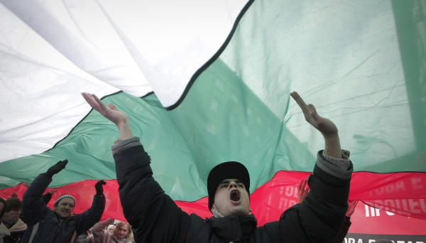 Bulhaři protestují proti monopolům a vysokým životním nákladům. Bulhaři protestují proti monopolům a vysokým životním nákladům.