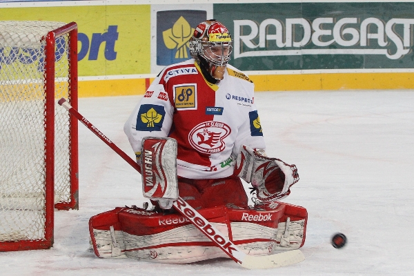Brankář Slavie Dominik Furch.