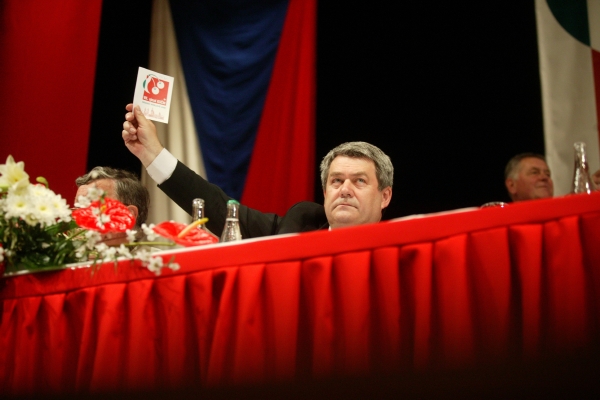 Obliba komunistů stále roste.