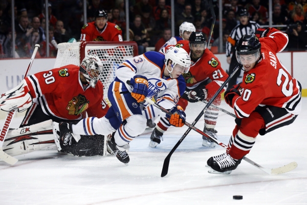 Hokejisté Chicaga (v červeném) dál dominují NHL.
