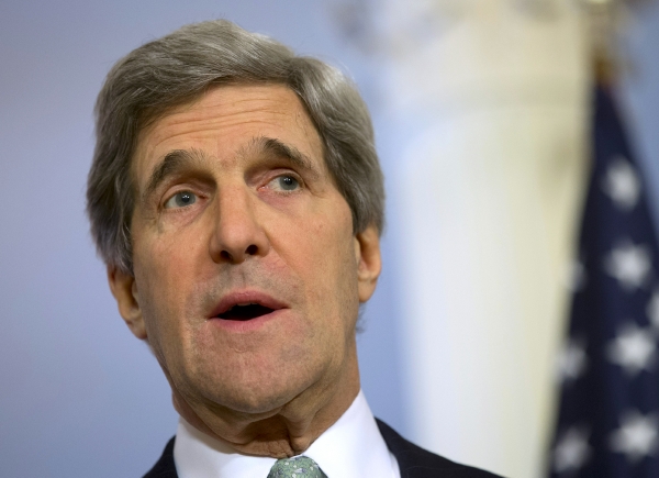 Kerry přemlouvá syrskou opozici k větší spolupráci. Kerry přemlouvá syrskou opozici k větší spolupráci.