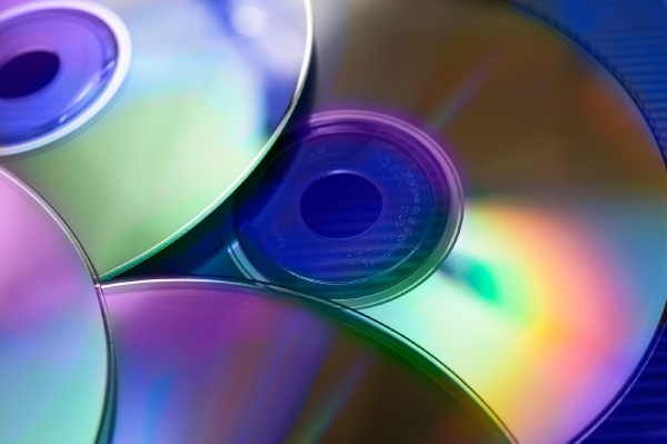 Fyzický hudební trh, kam spadá vše od vinylových desek po DVD, pokračoval i loni v poklesu (ilustrační foto).
