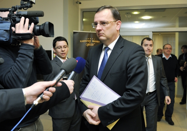 Kabinet Petra Nečase na začátku února diskutoval o tom, zda platnost zákoníku neodložit. Kabinet Petra Nečase na začátku února diskutoval o tom, zda platnost zákoníku neodložit.