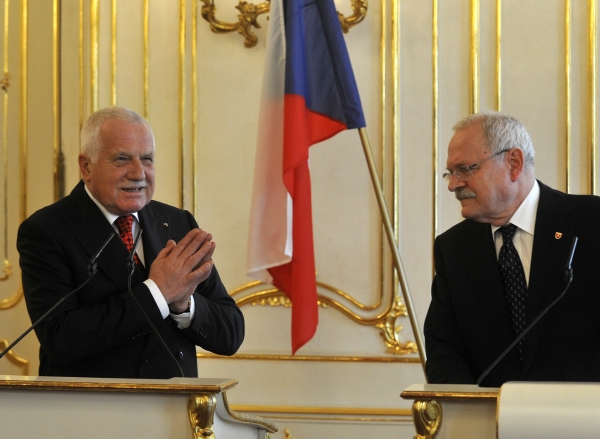 Václav Klaus (vlevo) se slovenským prezidentem Gasparovičem. Václav Klaus (vlevo) se slovenským prezidentem Gasparovičem.