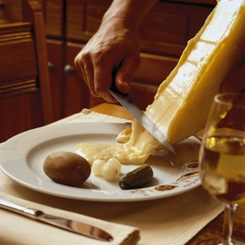 O víkendu budou na trhu na pražské náplavce i švýcarské speciality.