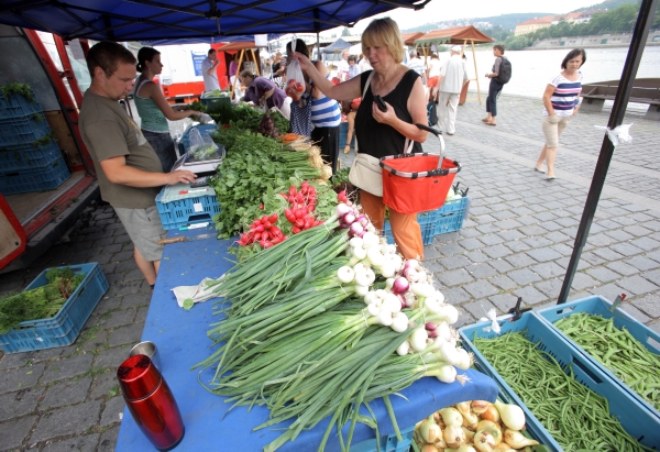 Většina farmářských trhů se otevře opět v březnu.
