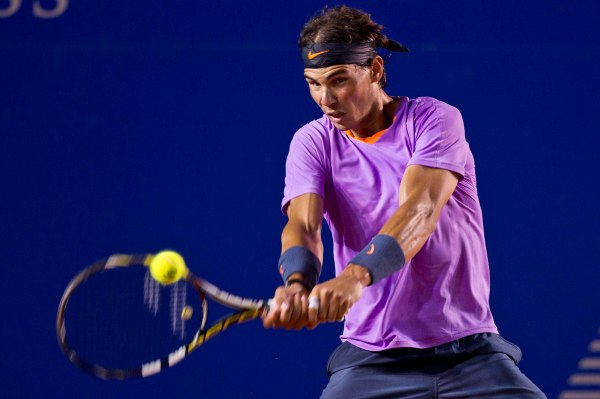 Španělský tenista Rafael Nadal postoupil na antuce v Acapulku do čtvrtfinále.