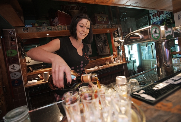 Nezávadnost alkoholu byla testována u necelých sedmi tisíc lahví (ilustrační foto). Nezávadnost alkoholu byla testována u necelých sedmi tisíc lahví (ilustrační foto).
