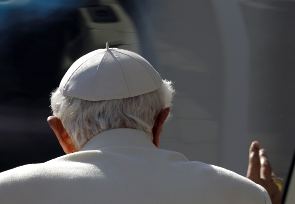 Benedikt XVI. odletěl do letního sídla papežů Castel Gandolfo jižně od Říma.