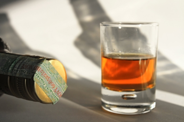 Lidé si následky otravy alkoholem možná ponesou napořád.