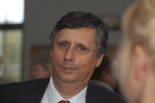 Jan Fischer konečně našel zachránce.