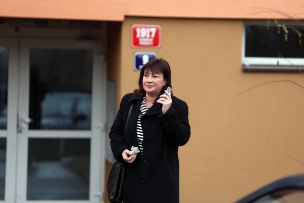 Ivana Zemanová opouští svůj byt. Kancelář prý měla skoro za rohem.