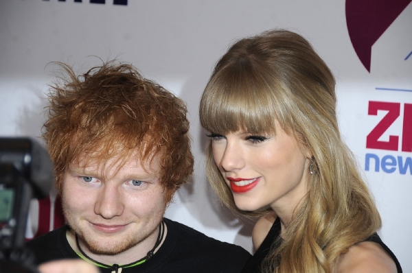 Taylor Swiftová s plachým zrzkem Edem Sheeranem tvoří staronový pár.